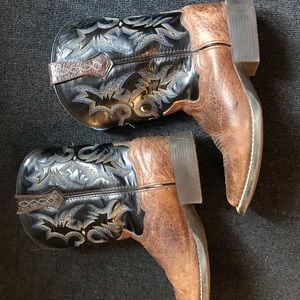 Kids Ariat boots size 2